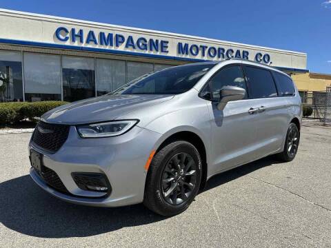 2021 Chrysler Pacifica for sale at Champagne Motor Car Company in Willimantic CT