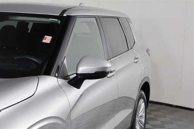 2024 Mitsubishi Outlander ES