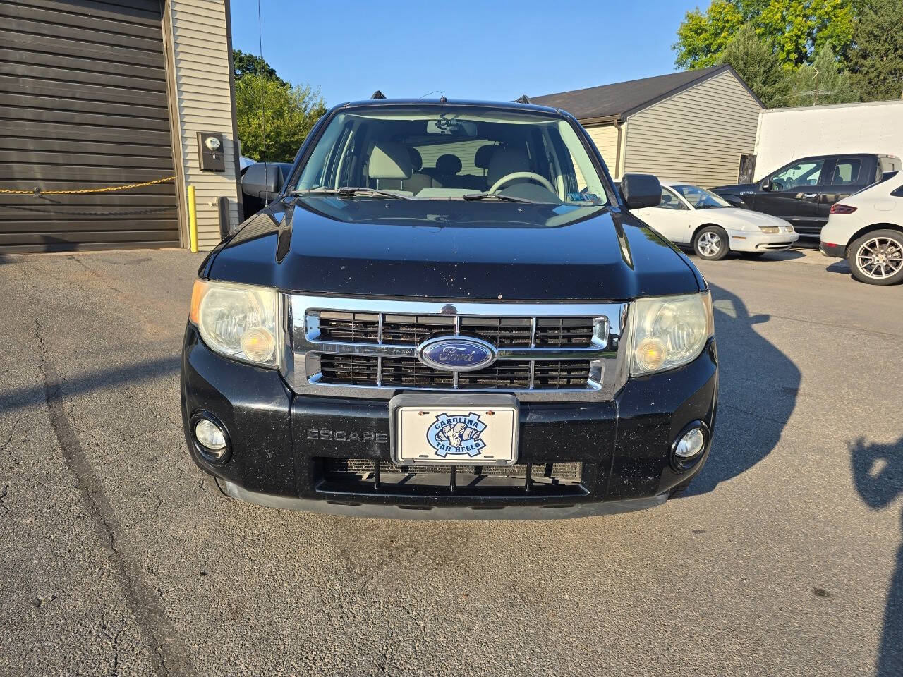 2008 Ford Escape for sale at QUEENSGATE AUTO SALES in York, PA