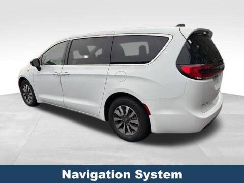 2024 Chrysler Pacifica Plug-In Hybrid Select