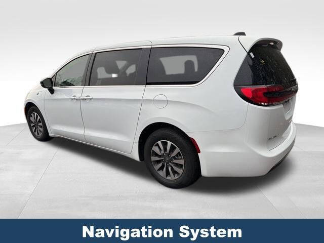2024 Chrysler Pacifica Plug-In Hybrid Select
