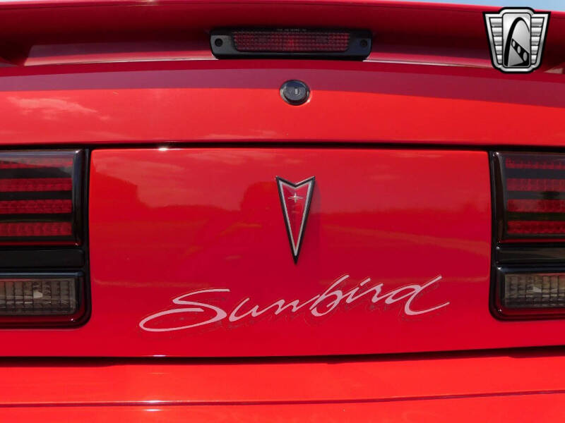 1992 Pontiac Sunbird SE