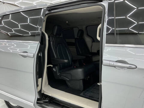 2020 Chrysler Pacifica Touring L