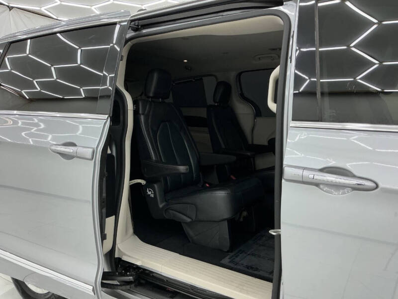 2020 Chrysler Pacifica Touring L