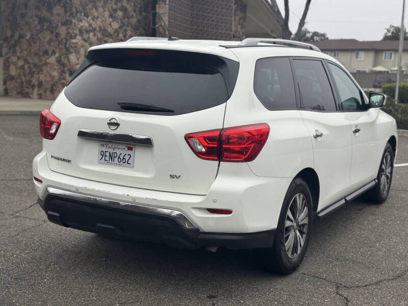 2017 Nissan Pathfinder SV