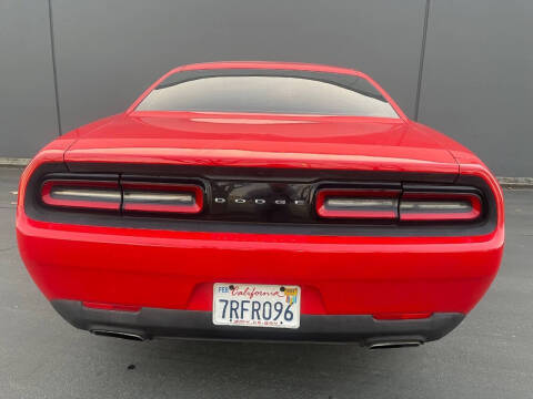 2016 Dodge Challenger SXT Plus