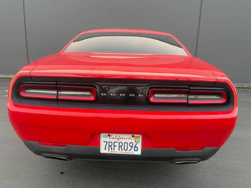 2016 Dodge Challenger SXT Plus