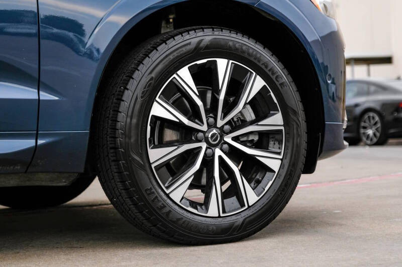 2023 Volvo XC60 B5 Plus Dark Theme