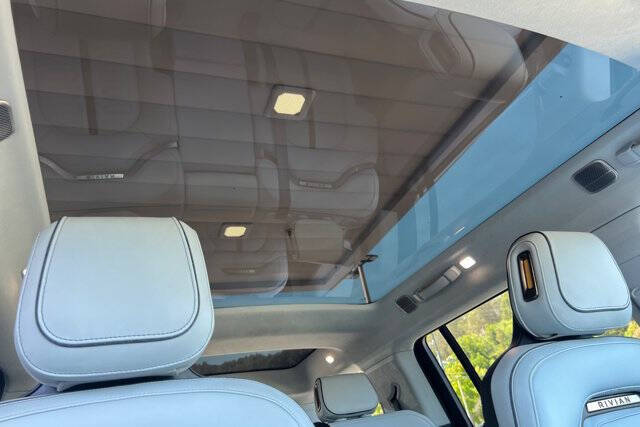 2024 Rivian R1S
