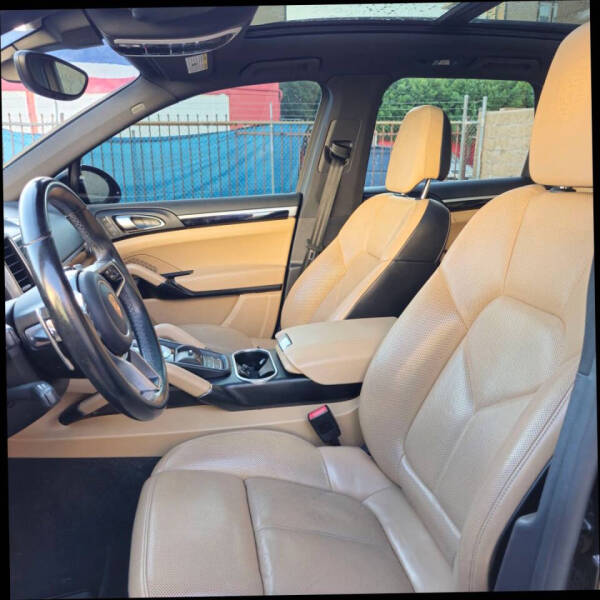 2018 Porsche Cayenne Platinum Edition