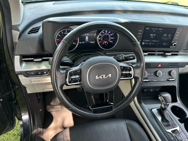 2022 Kia Carnival LX