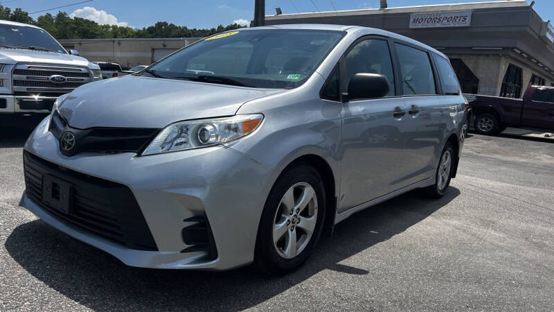 2018 Toyota Sienna L's photo