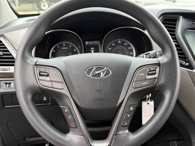 2017 Hyundai Santa Fe SE