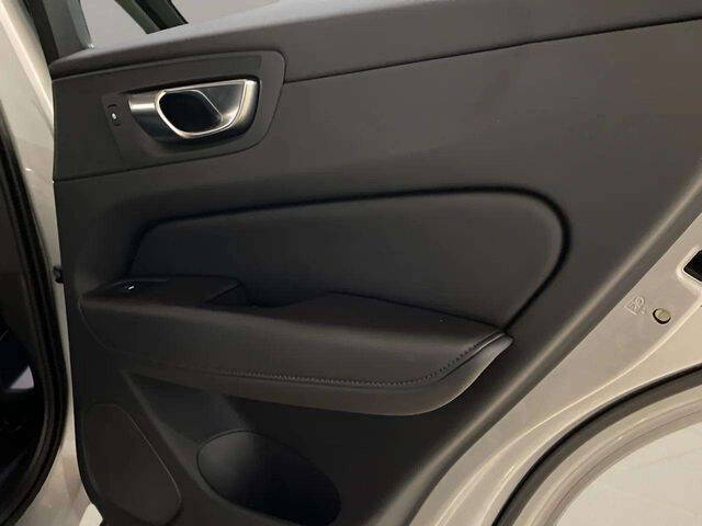 2025 Volvo XC60 B5 Core Dark Theme