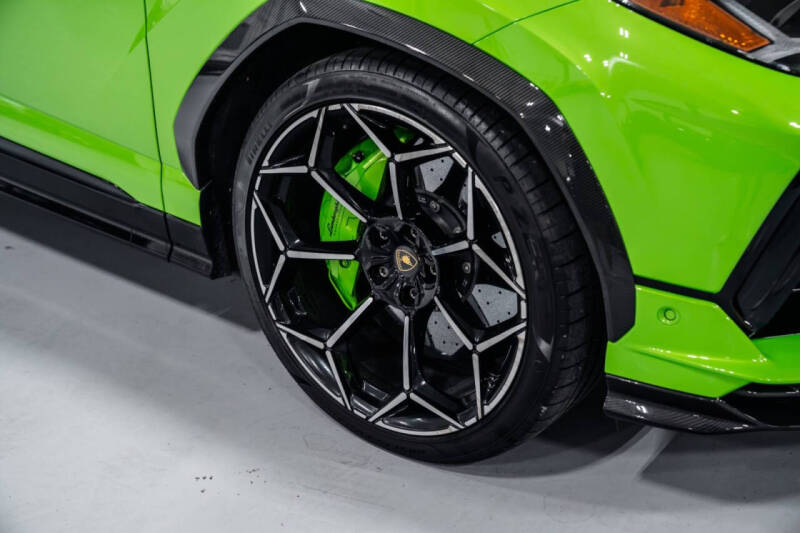 2023 Lamborghini Urus Performante