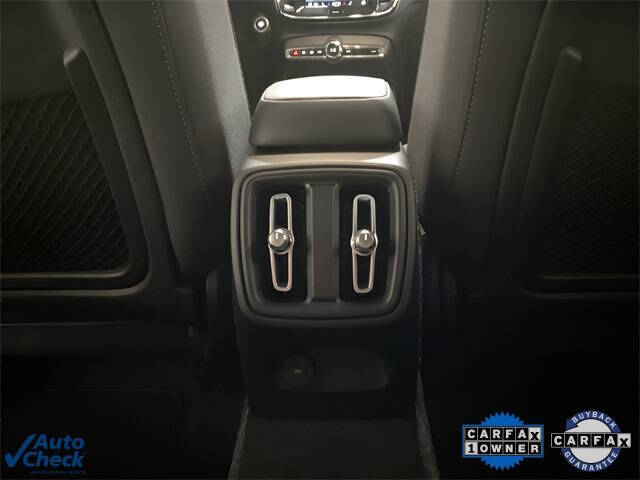 2025 Volvo XC40 B5 Core Bright Theme