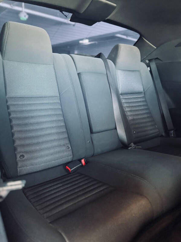 2012 Dodge Challenger SXT Plus