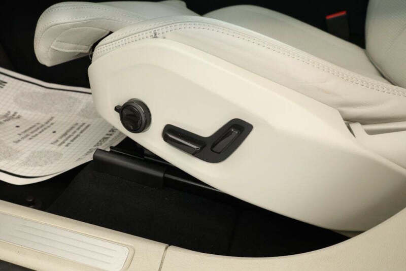 2025 Volvo XC60 T8 Ultra Dark Theme