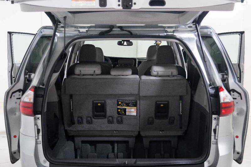 2020 Toyota Sienna XLE Premium 8-Passenger