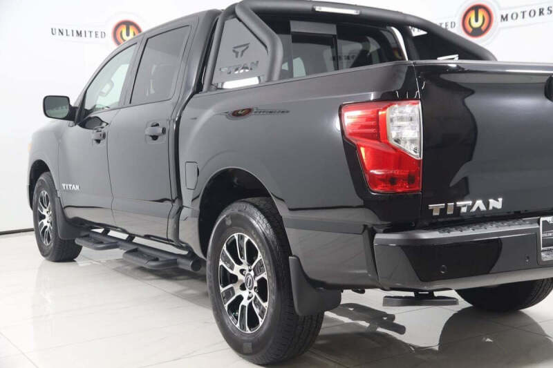 2023 Nissan Titan SV