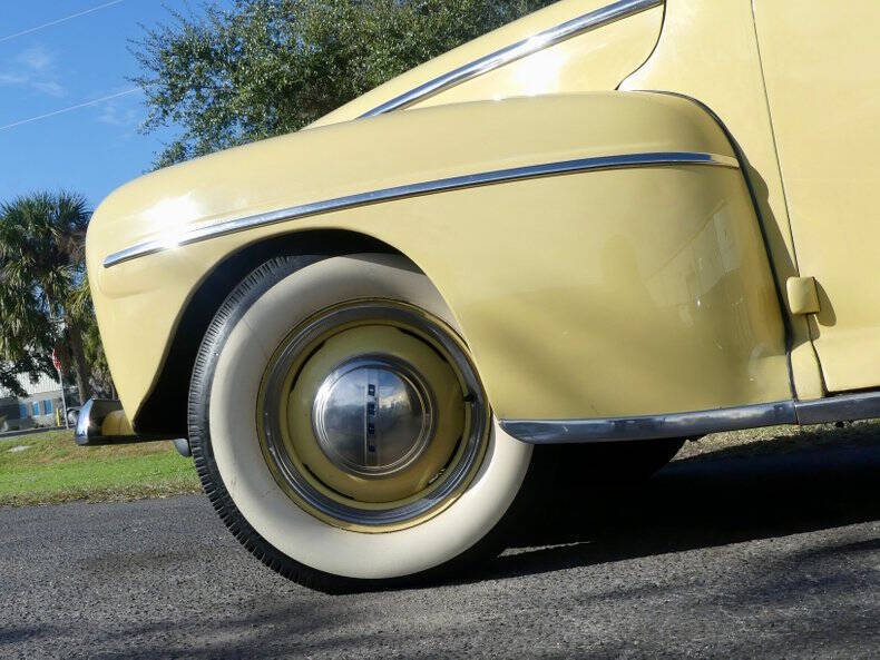 1948 Ford Super Deluxe