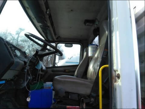 2002 Freightliner FL112