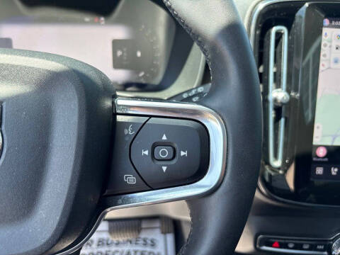 2023 Volvo XC40 B5 Plus Dark Theme