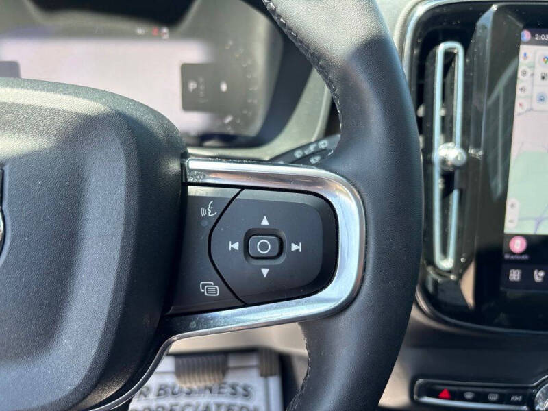 2023 Volvo XC40 B5 Plus Dark Theme