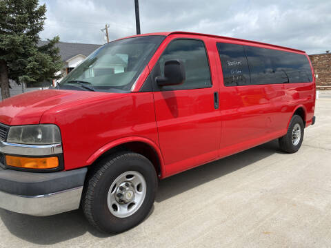 2011 Chevrolet Express Passenger for sale at Tiger Auto Sales in Guymon OK