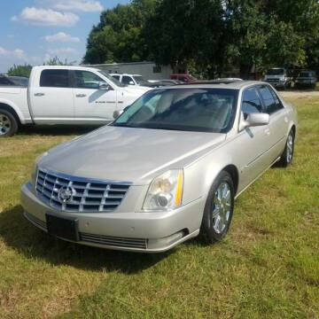 2007 Cadillac DTS for sale at COUNTRY MOTORS in Houston TX