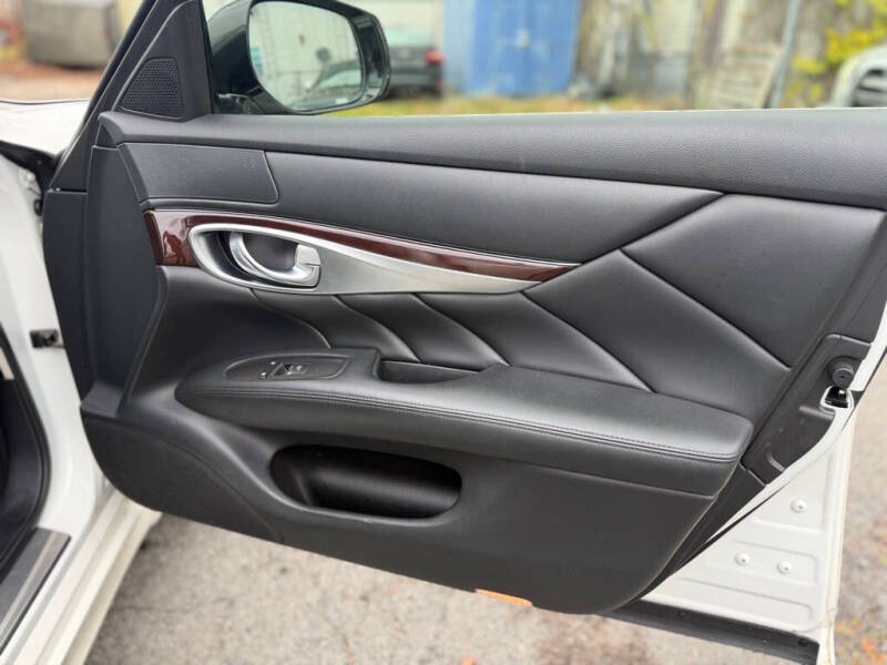 2015 Infiniti Q70 3.7