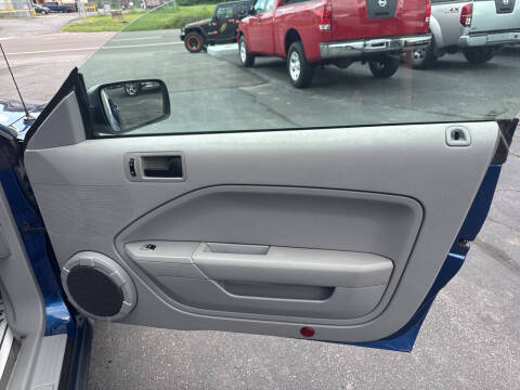 2006 Ford Mustang V6 Standard