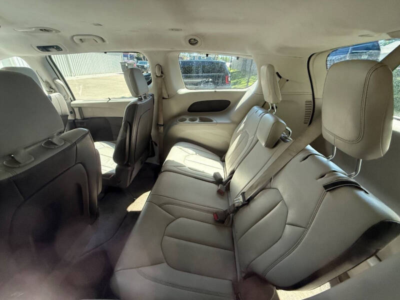 2017 Chrysler Pacifica Touring-L