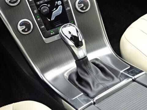 2016 Volvo XC60 T6 Drive-E R-Design Platinum