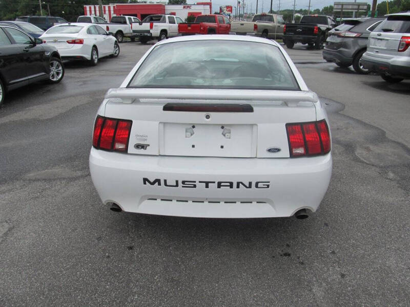 2004 Ford Mustang GT Deluxe