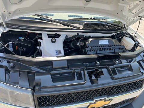 2025 Chevrolet Express LT 3500