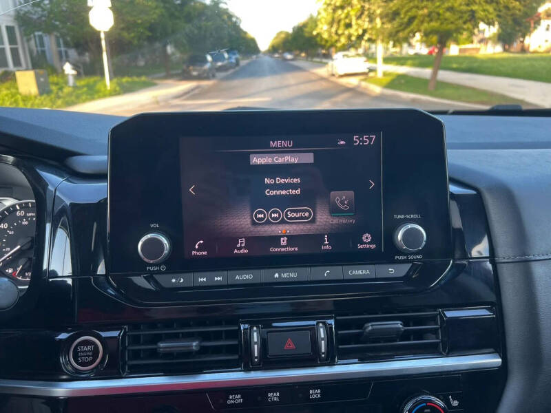 2022 Nissan Pathfinder SV