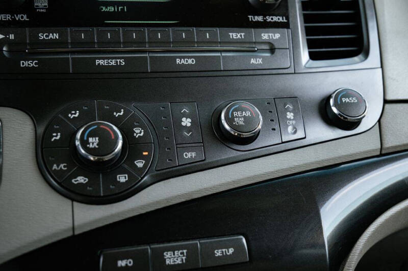 2011 Toyota Sienna