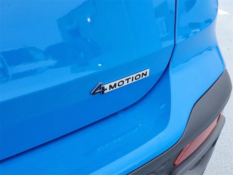 2025 Volkswagen Taos SE Black 4Motion