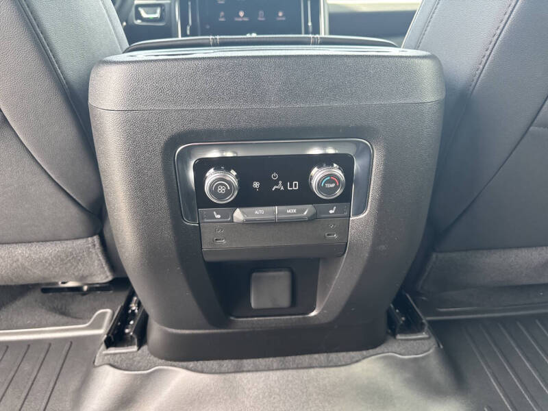 2025 GMC Yukon Elevation