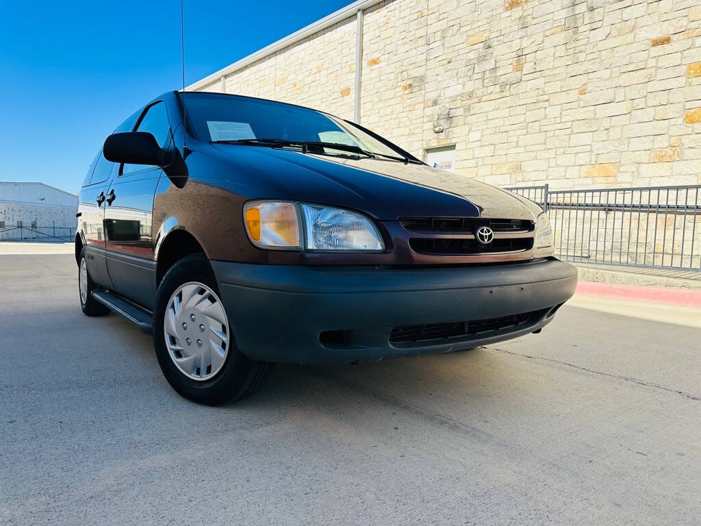 1998 Toyota Sienna 3 Dr LE Passenger Van