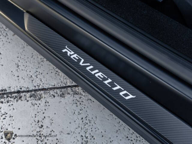 2025 Lamborghini Revuelto