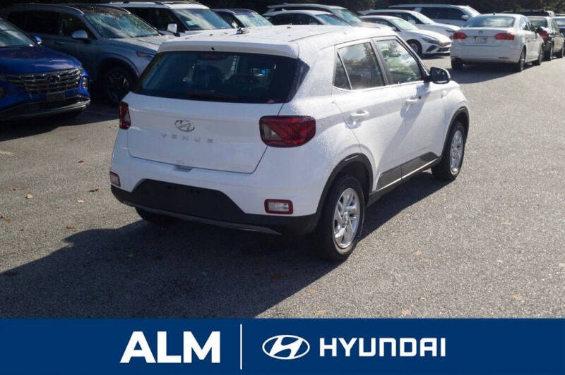 2026 Hyundai Venue SE