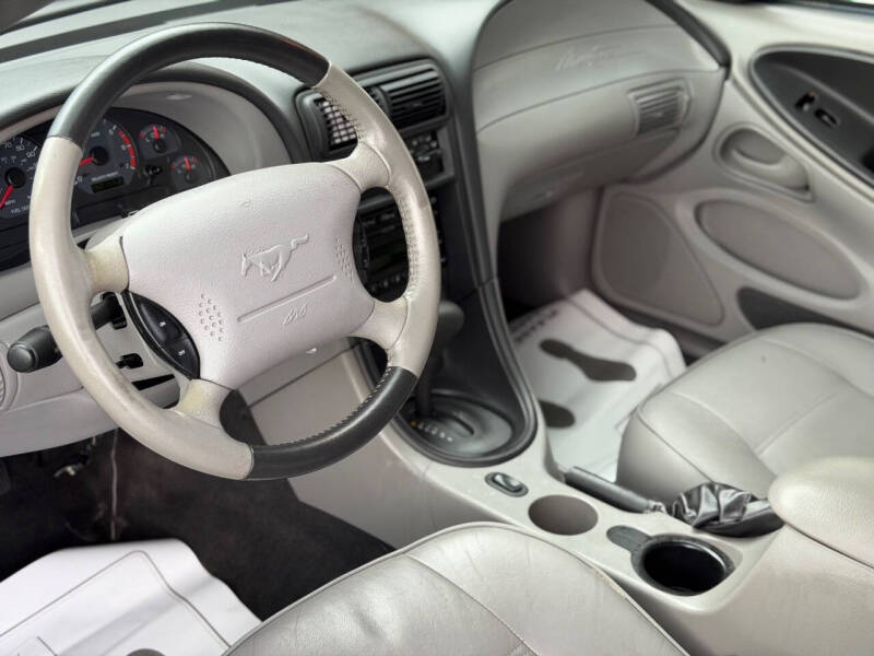 2004 Ford Mustang Deluxe