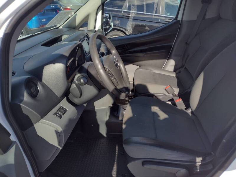 2019 Nissan NV200 SV photo 8