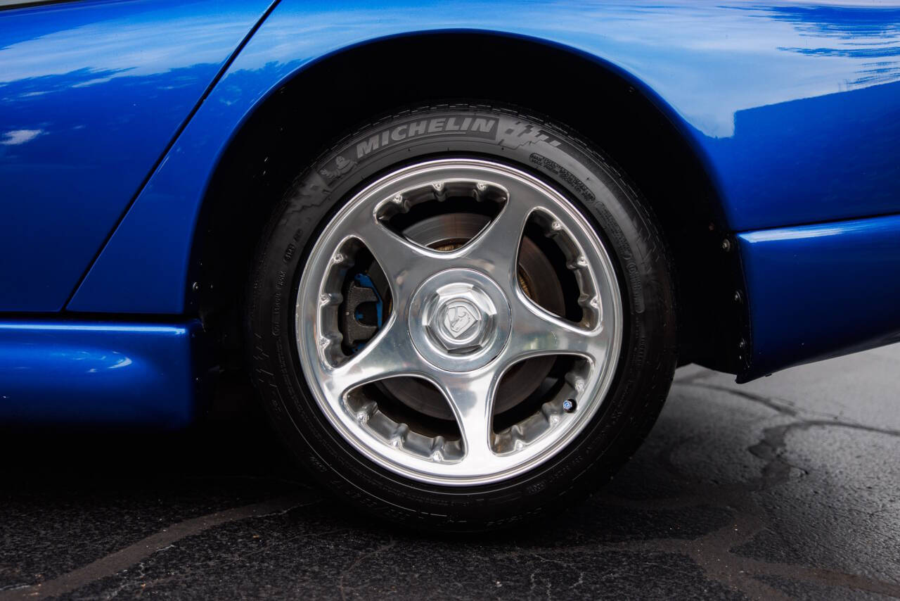 1997 Dodge Viper 32