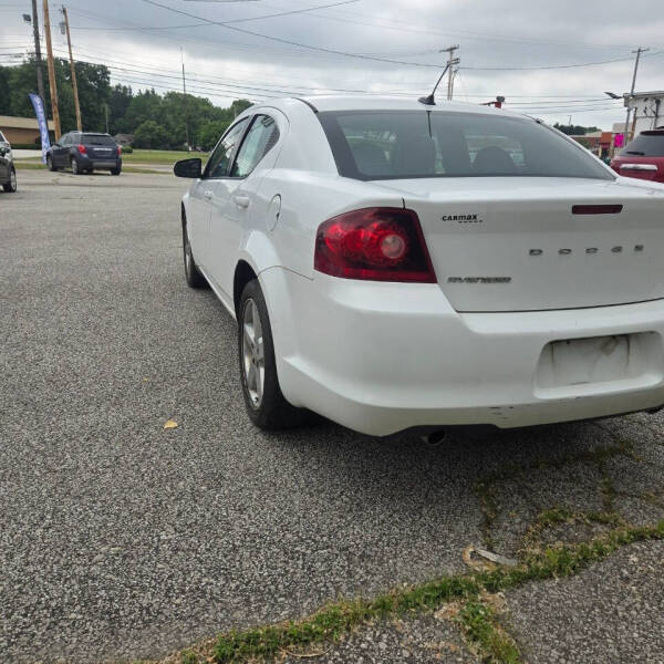 2011 Dodge Avenger Lux