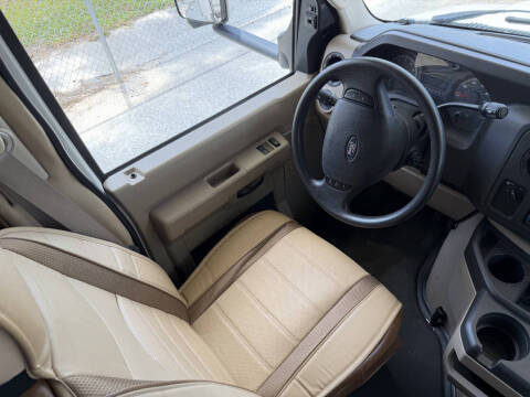 2012 Forest River SUNSEEKER 3010DS