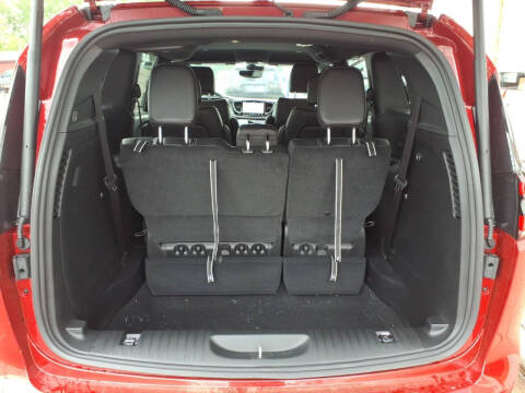 2027 Chrysler Pacifica Select