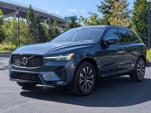 2025 Volvo XC60 B5 Plus Dark Theme